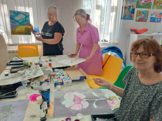 Арт-терапевтические практики включены в структуру психологической помощи семьям целевой группы
